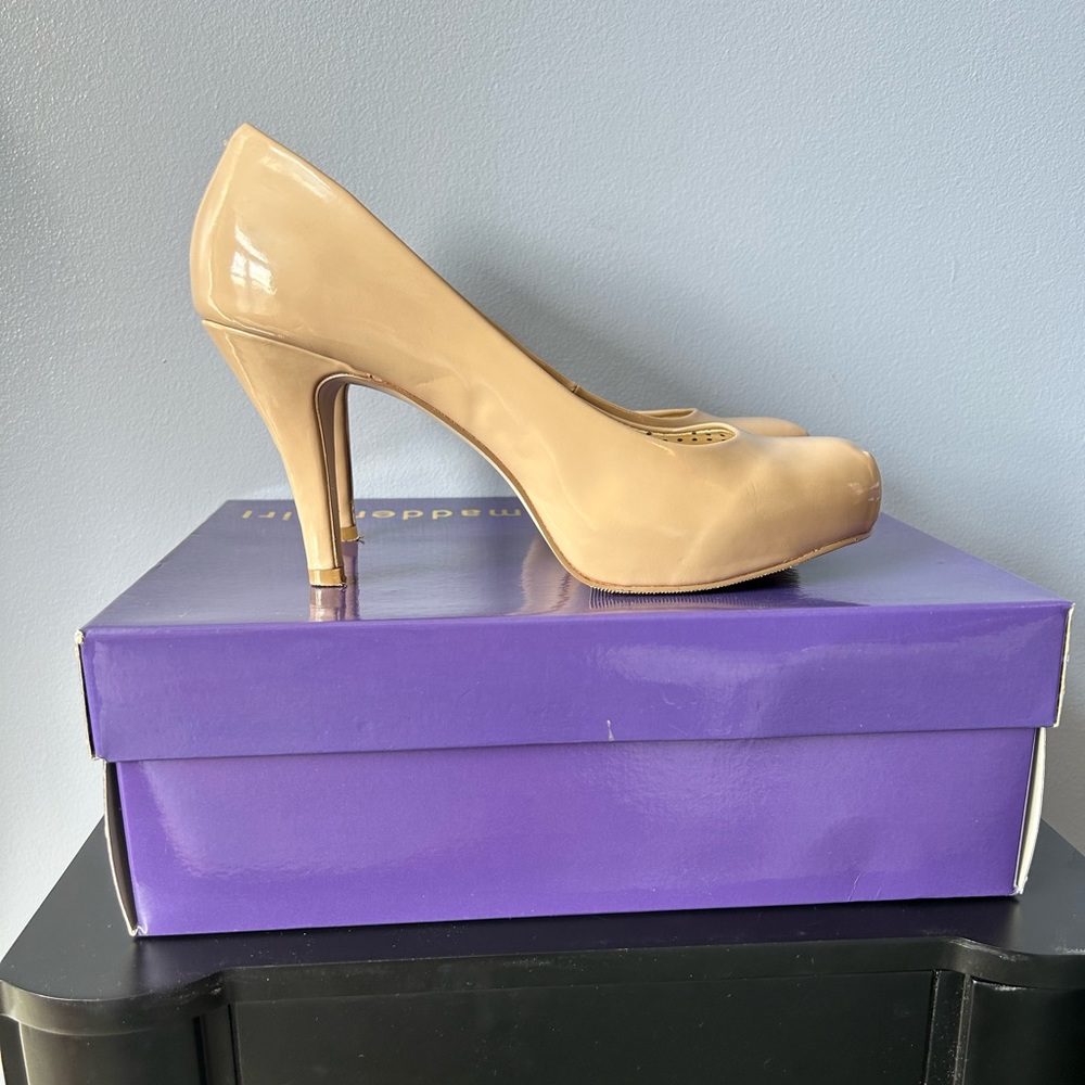 EUC Steve Madden Patent Leather Pumps Size 7